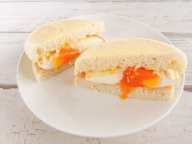 カットしたハムエッグ