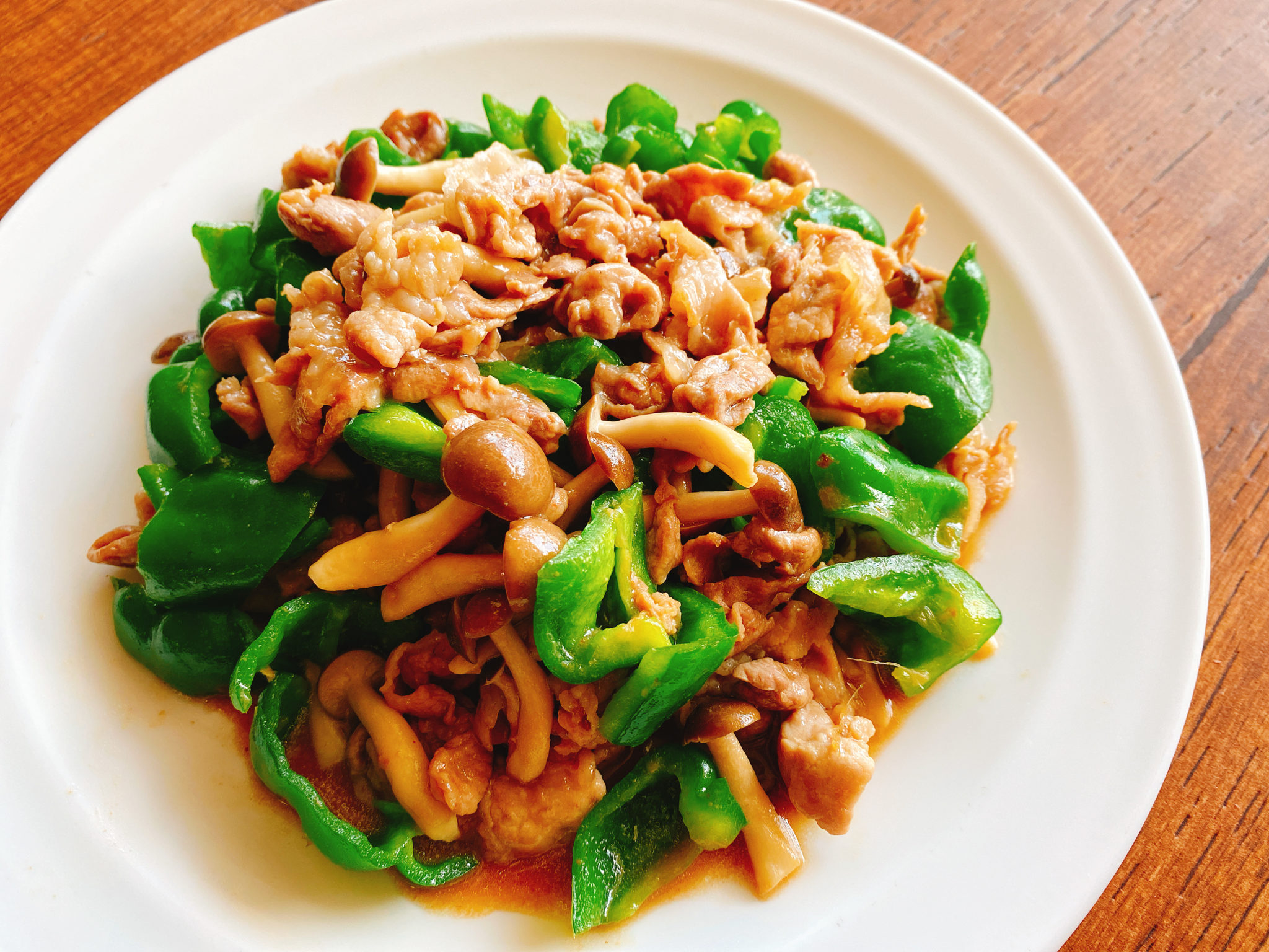 豚肉とピーマンとしめじの生姜炒め